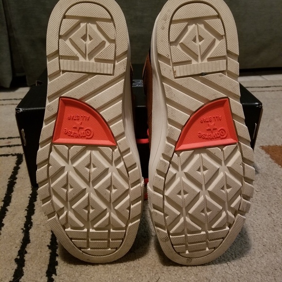 Converse - Picture 3 of 4